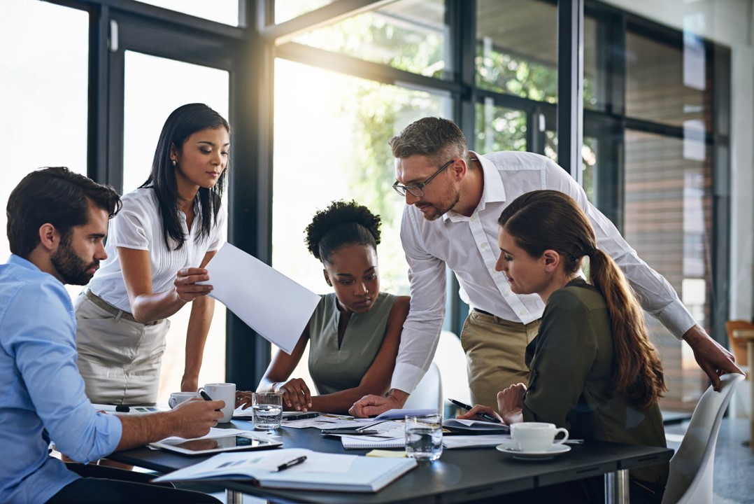 Groupe de personnes : force du collectif, coaching d'organisation et formation